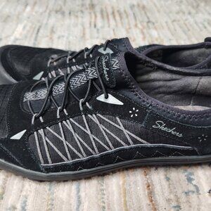 Sketchers Women's athletic Black Shoes Size 8.5, pre-owned and in good condition